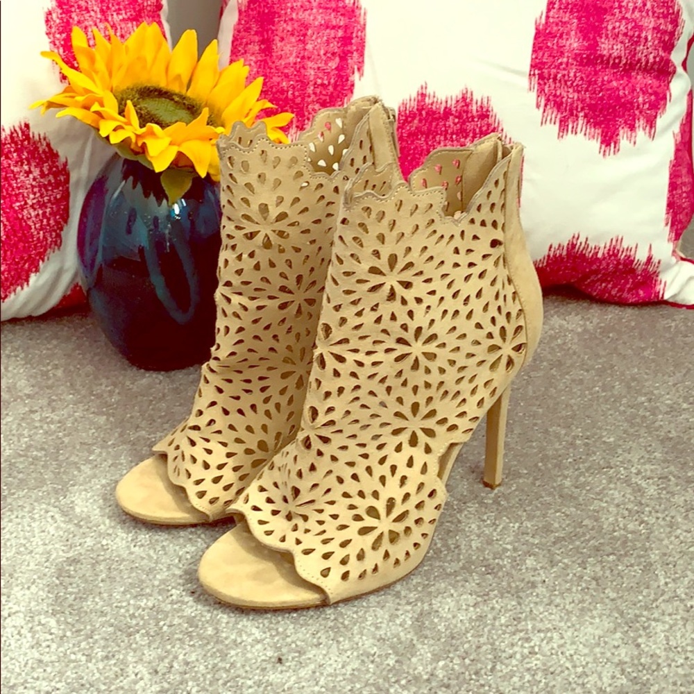 Aldo nude peep toe heels